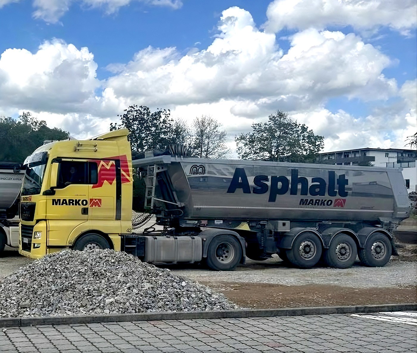 Asphalt LKW